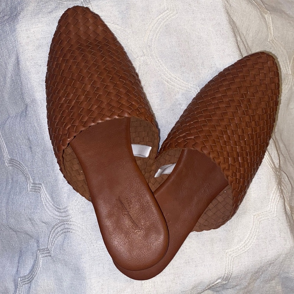 Universal threads, size-7.5, color brown,